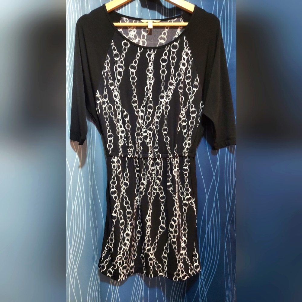 Stylish Little Black Dress with Chain Pattern